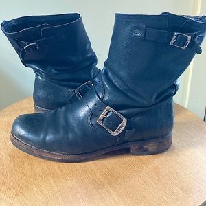 Frye Veronica Short Moto Boot - Women’s size 8.5/9